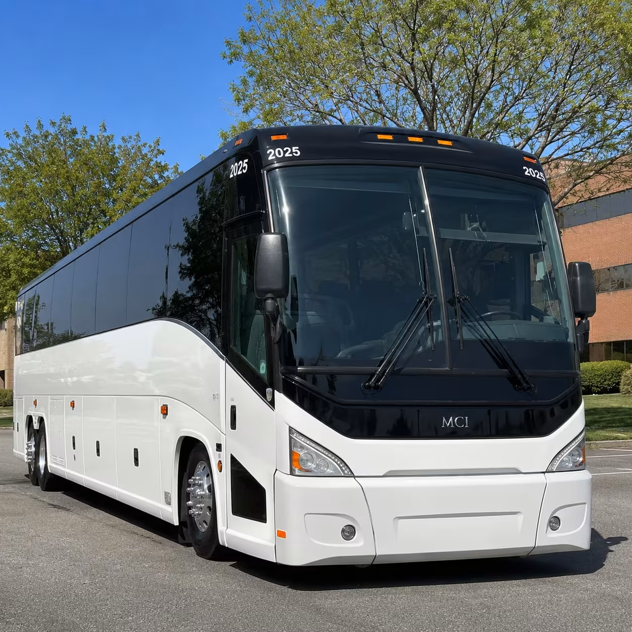 vista shuttle buses to frontwave arena and moonlight amphitheatre